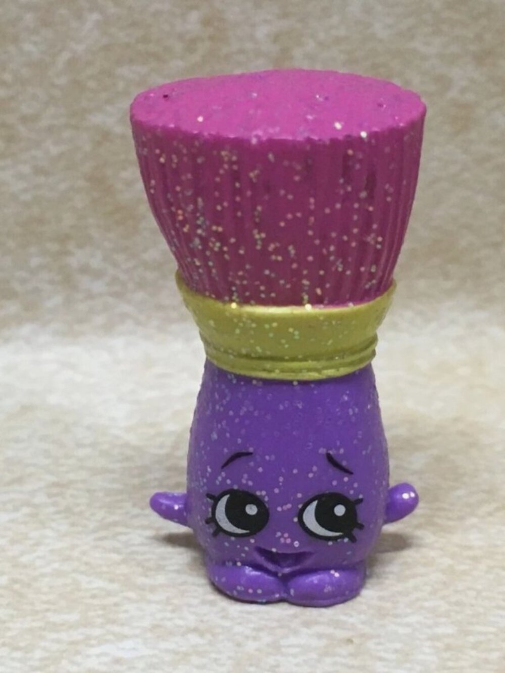 EXCLUSIVE Glamour Squad Blushy Brush Shopkins